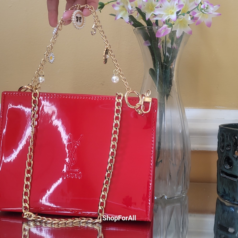 Yves Saint Laurent - Picture 11 of 16